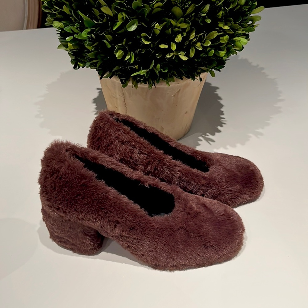 Brand New Never Worn Size 39 Tibi Fur Pumps